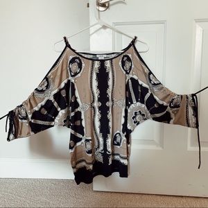 Cache cold shoulder top